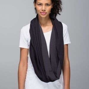 Lululemon Vinyasa Scarf *RuluHyper Stripe Black Soot / Black